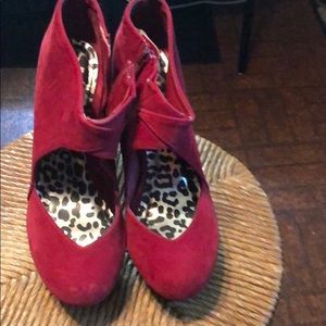 Dollhouse Collection Red Wedges Size 7.5